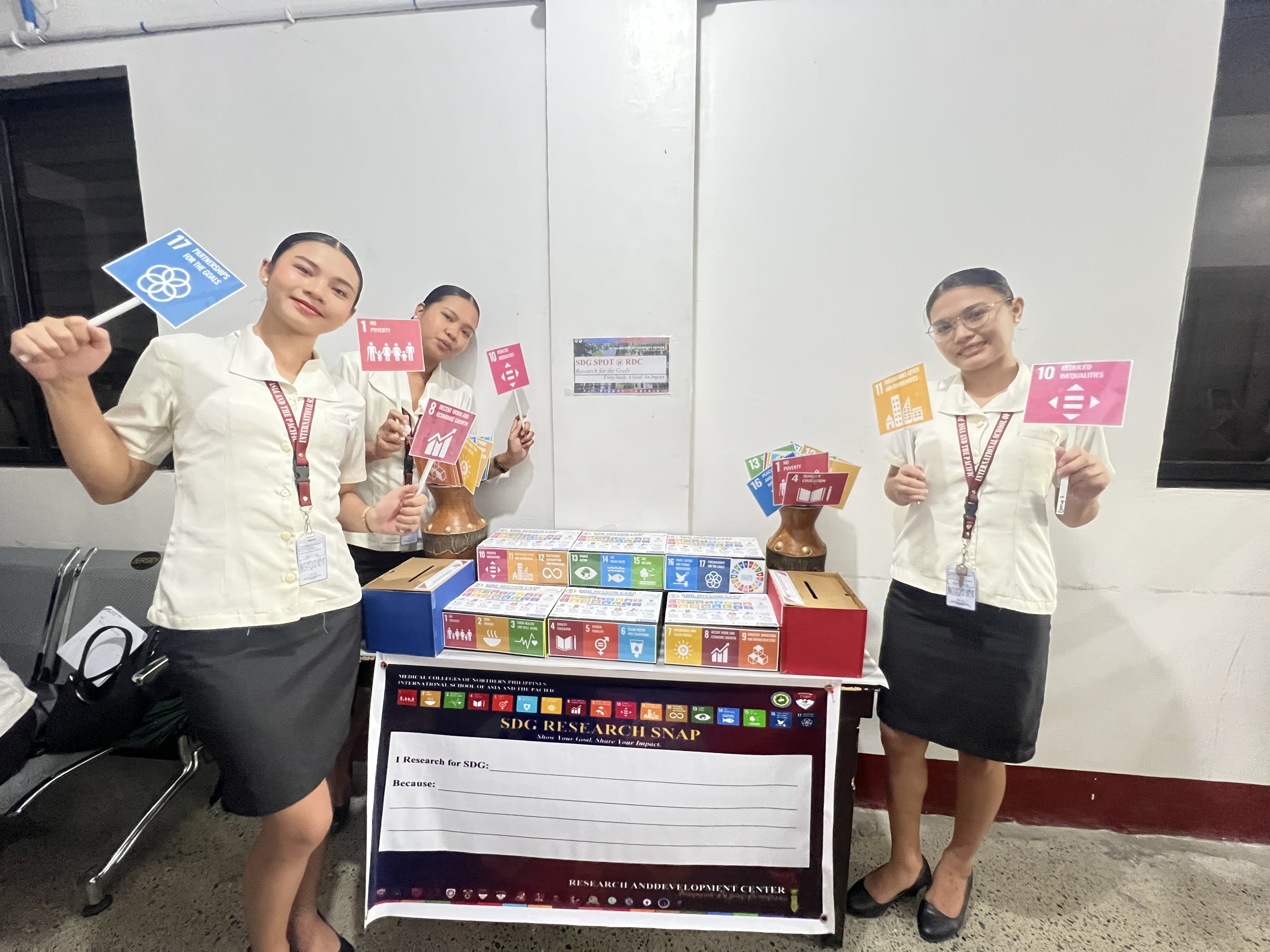 Campus community participating at the SDG Corner